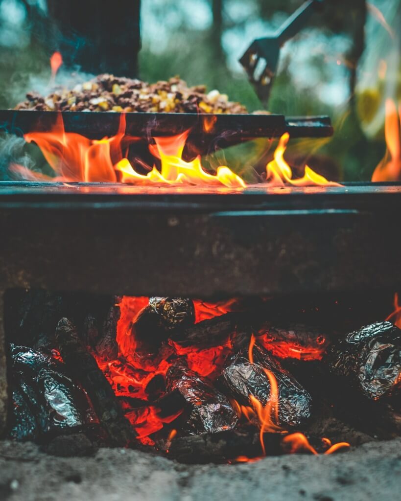 10 Healthy Camping Food Recipes - veggie stir fry PC Daniel Norris via Unsplash