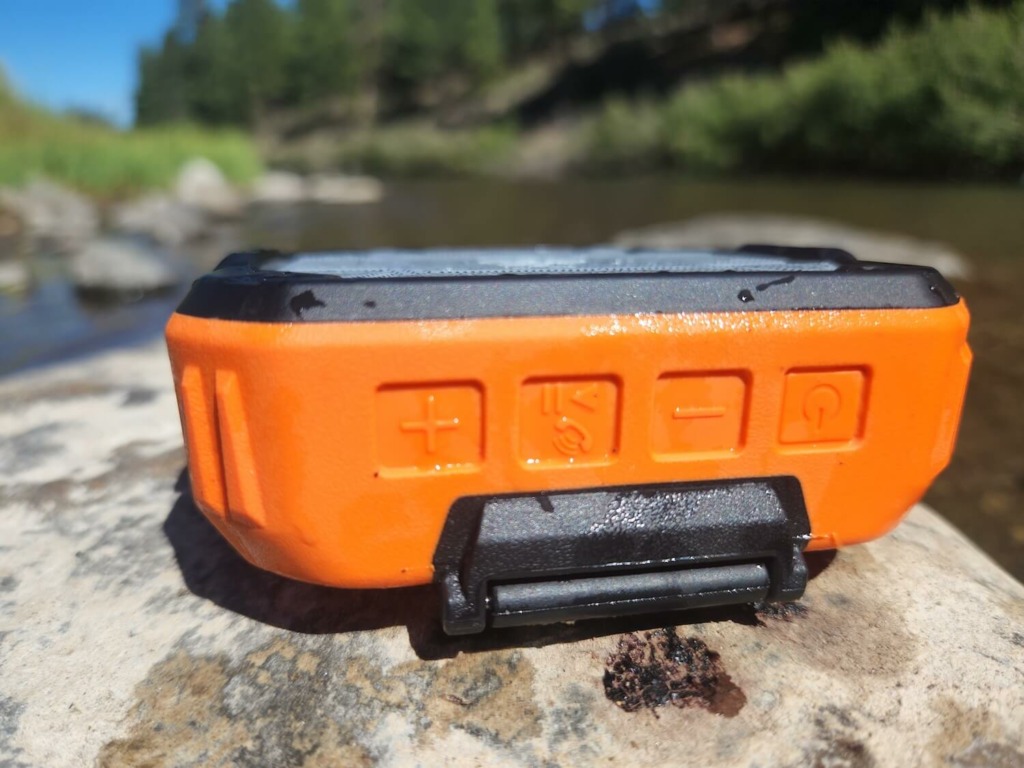 blackfire portable waterproof speaker buttons