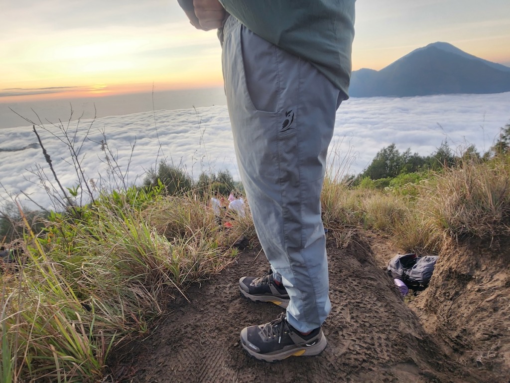 Close up of the pockets on the Skyline trail joggers